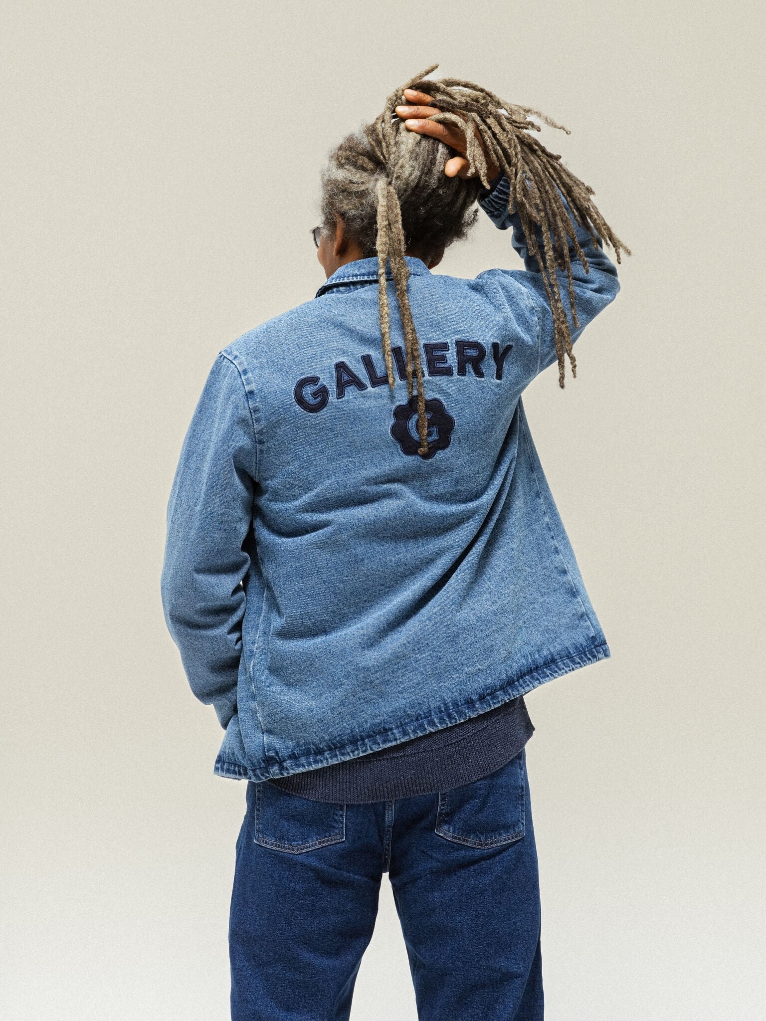 Modelshot / Blue Denim / Detail